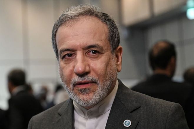 Irão: MNE iraniano ameaça forças estrangeiras após abate de helicóptero dos EUA