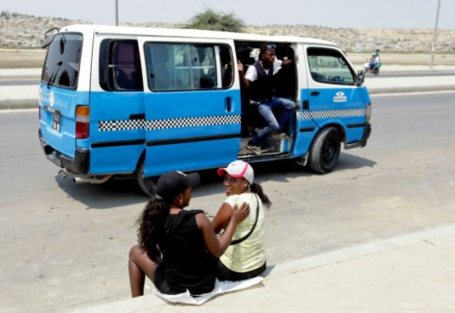 Subida dos combustíveis em Angola já chegou aos 'candongueiros'