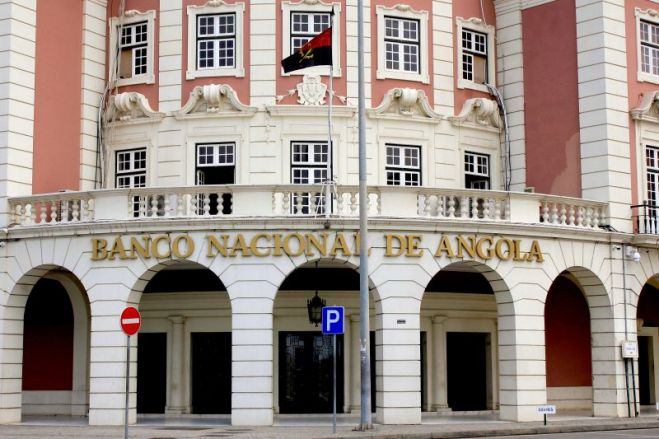 Novas regras do BNA dão "melhoria modesta" à diversificação económica de Angola - Economist