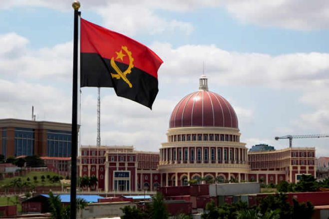 MinFin trava a fundo despesas em novas viaturas e viagens dos deputados