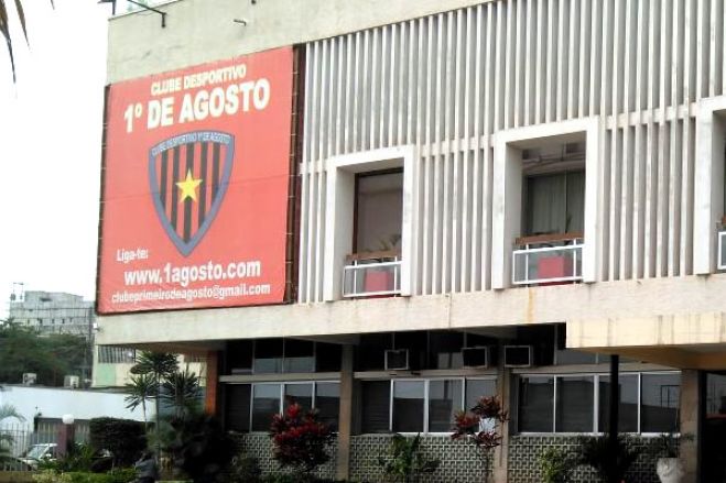 Funcionários do 1.º de Agosto manifestam-se contra 16 meses de salários em atraso