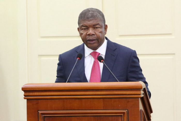 João Lourenço promete "tudo fazer" para país "não interromper" crescimento