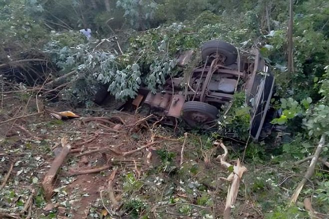 Treze mortos e 11 feridos em capotamento de camião na província do Zaire