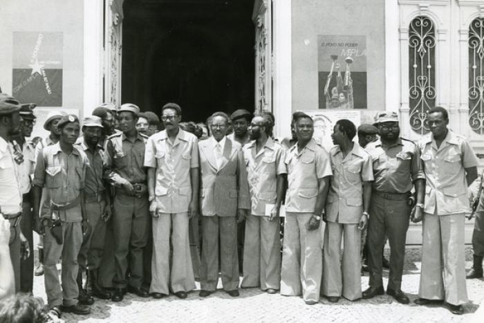 MPLA chegou ao Alvor em 1975 "dividido em três fações" - Costa Silva