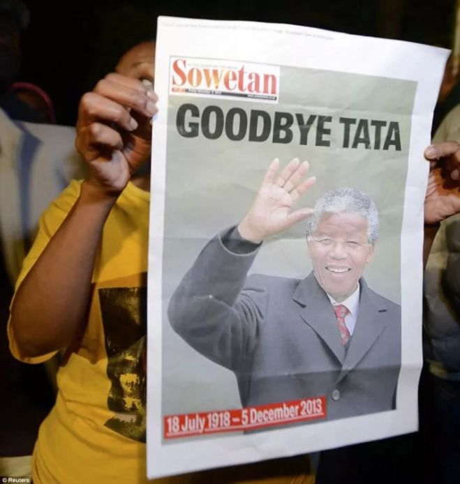 Jornal de Angola diz que morte deixa "vazio que é urgente preencher"