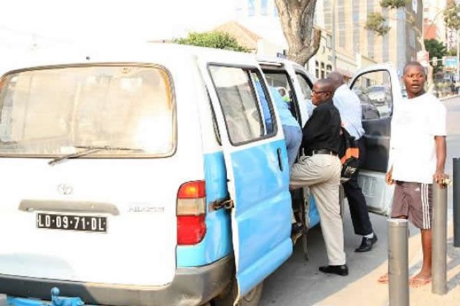 Taxistas voltam hoje à lotação máxima, mas mantêm paralisação