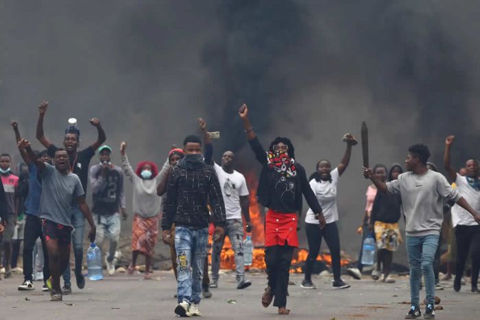 Governo admite existência de "movimentos independentes" nos protestos em Moçambique