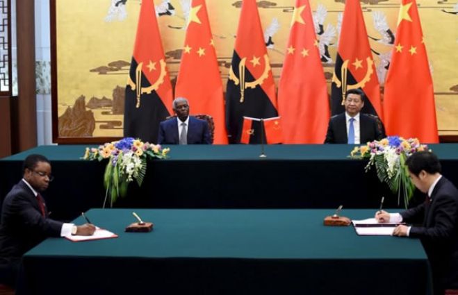 Governo chinês concede ajuda financeira "confidencial" a economia angolana