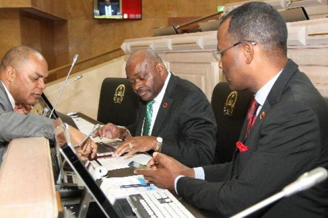 Deputados da UNITA vão ocupar lugar para "combater a corrupção" em Angola