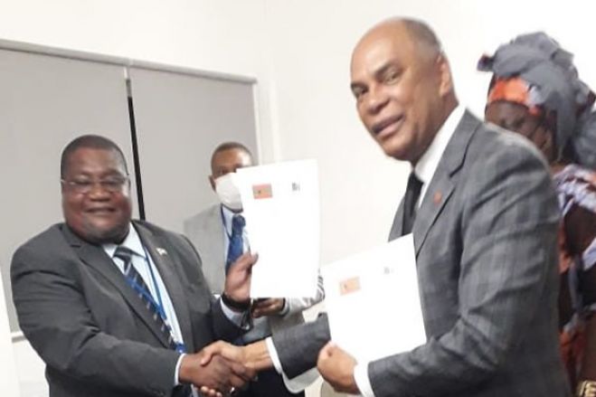Lideres da UNITA e da Renamo de Moçambique denunciam "farsa eleitoral" em Angola