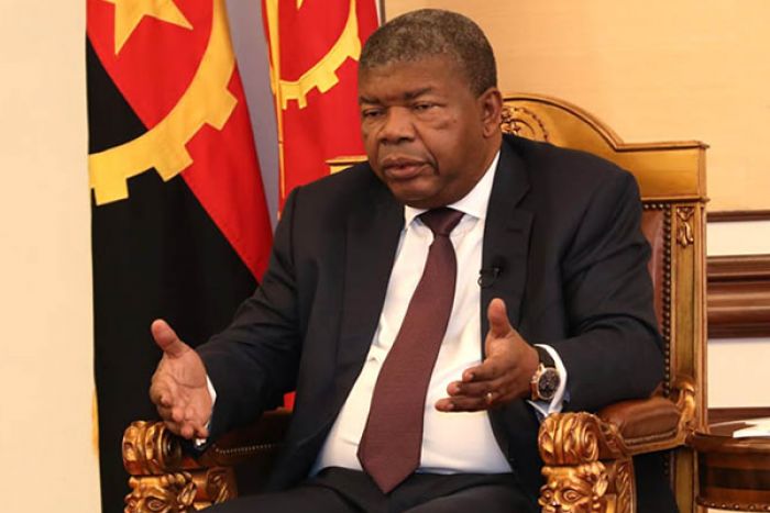 João Lourenço diz que estado de saúde de José Eduardo dos Santos "é preocupante"