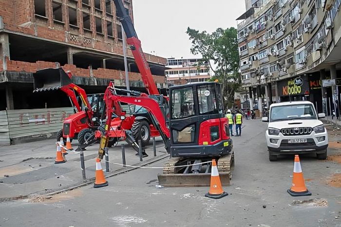 Começa demolição do edifício degradado da Maianga que representava risco à população