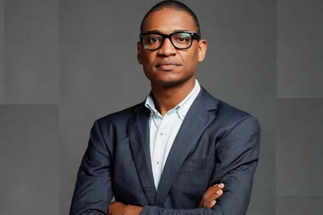 Angola "está no meio de um barril de pólvora" - jornalista Victor Hugo Mendes