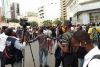 Julgamento pode durar mais dias e manifestantes dizem "mais uma hora vamos queimar pneus"
