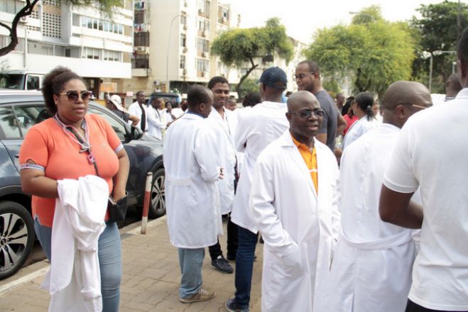 Profissionais de saúde barrados em Luanda prometem manifestações nacionais