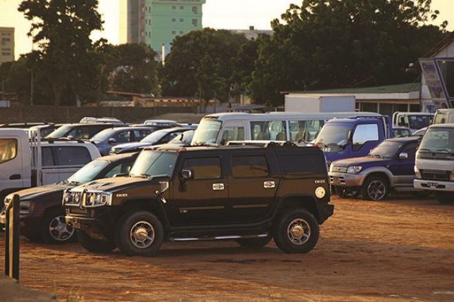 "Caso Lussati" leva à detenção de carros de luxo na Huíla