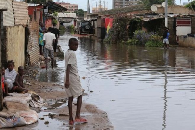 Luanda: Chuva provoca desaparecimento de adolescente e inunda 65 casas