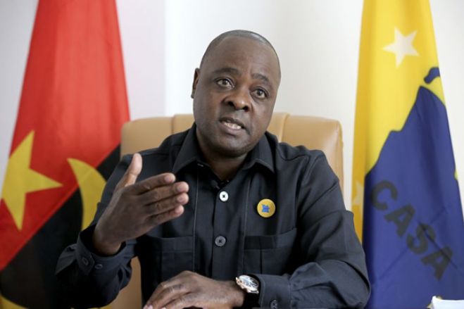 Presidente da CASA-CE indignado com "estranho" aumento salarial por iniciativa do MPLA