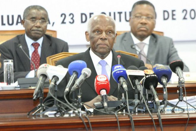 Eduardo dos Santos reaparece e elogia "mestria" de Lourenço na vitória do MPLA