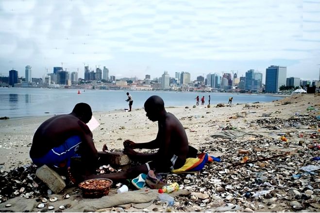 Governo analisa substância que está a poluir orla costeira de Luanda