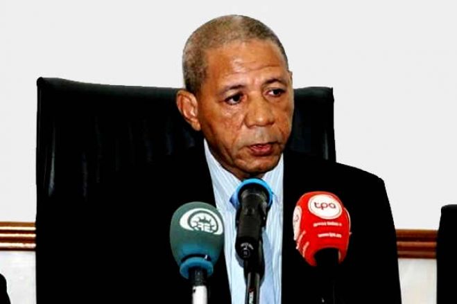 Kopelipa nega ser proprietário de empresa que detinha contrato de USD 300 milhões com a Defesa e FAA
