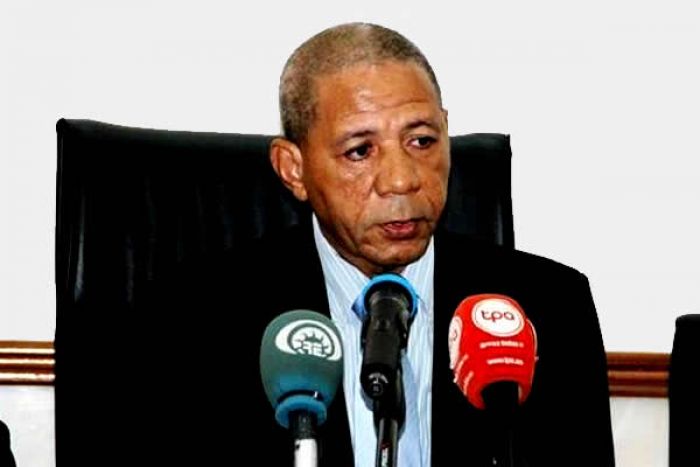 Kopelipa nega ser proprietário de empresa que detinha contrato de USD 300 milhões com a Defesa e FAA