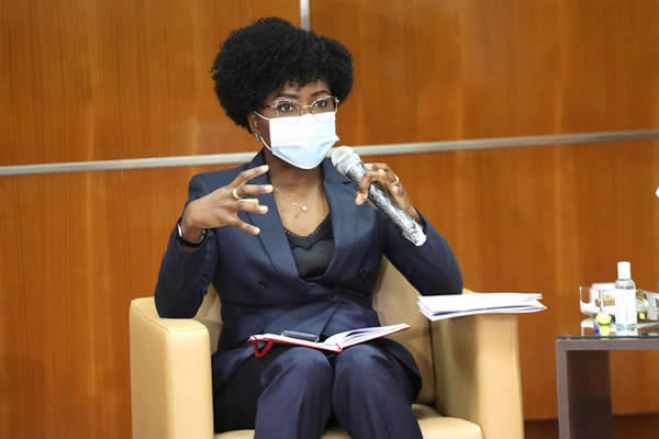 Angola espera reduzir "stock" da dívida para menos de 100% até 2023