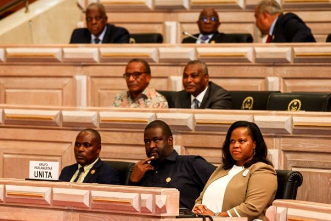 UNITA solicita revisão de quatro artigos da Constituição de Angola