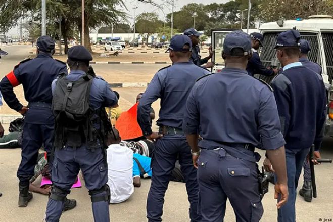 Ativistas que preparavam marcha contra a fome em Luanda "detidos arbitrariamente"