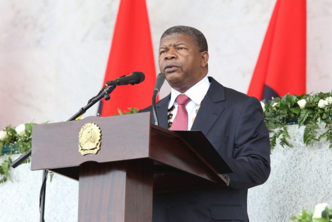 João Lourenço alerta para "inúmeros obstáculos no caminho" da governação