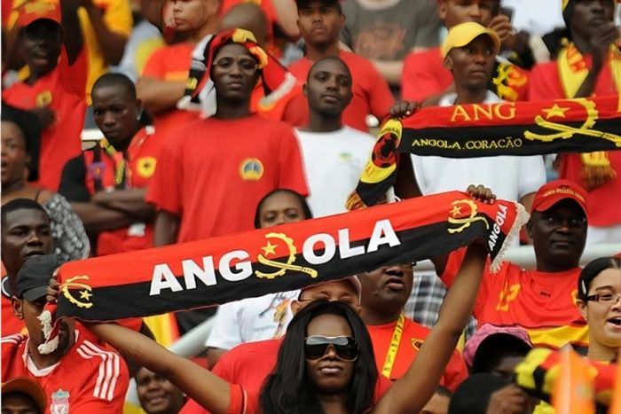 Adeptos angolanos frustrados com "máfia" na venda dos bilhetes para jogo com Argentina