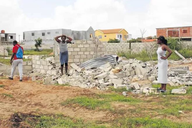 Polícias e fiscais acusados de destruição de obras de camponeses