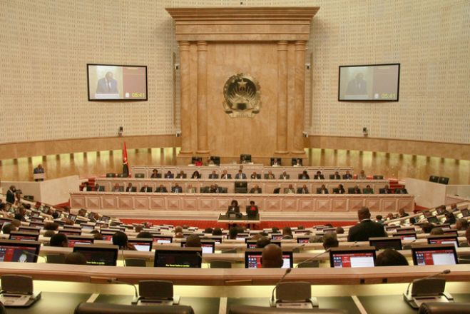 Deputados angolanos consideram "encorajador" discurso de Marcelo no parlamento