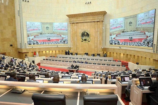 MPLA e UNITA concordam com voto com cartão de eleitor e publicação de acta da mesa
