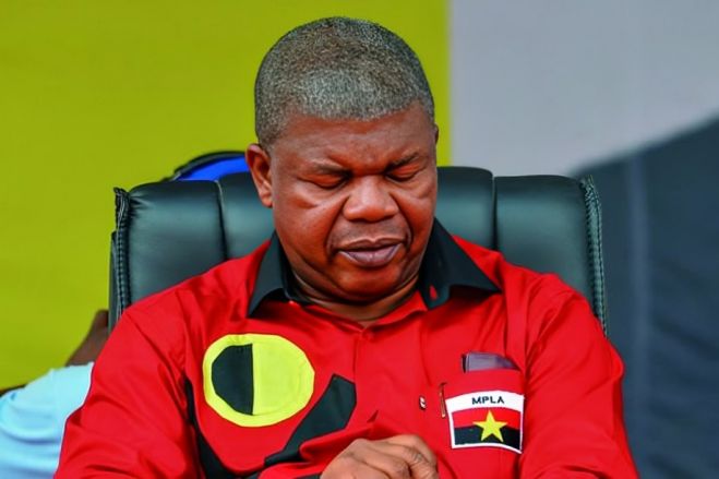 É importante que João Lourenço, deixe a presidência do MPLA e se afaste do poder real