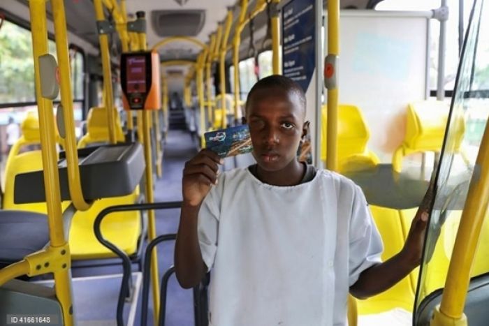 Angolanos aplaudem transportes grátis para estudantes e pedem "melhor organização"