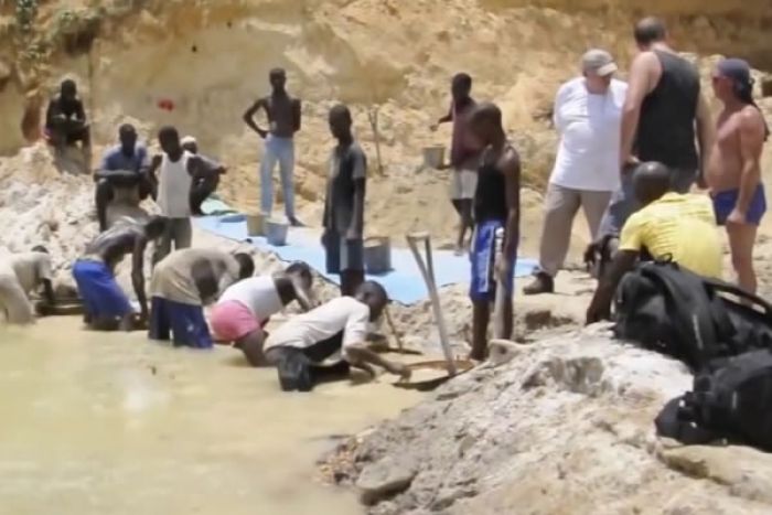 ONG denuncia "fuga de capitais" e "miséria extrema" em zonas de exploração mineira