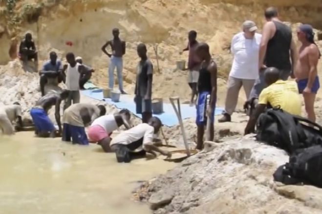 ONG denuncia "fuga de capitais" e "miséria extrema" em zonas de exploração mineira