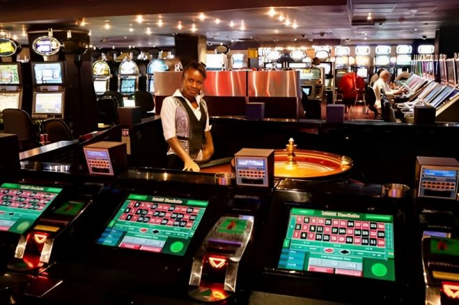 Bancos, casinos, seguradoras e advogados com operações suspeitas de branqueamento em Angola