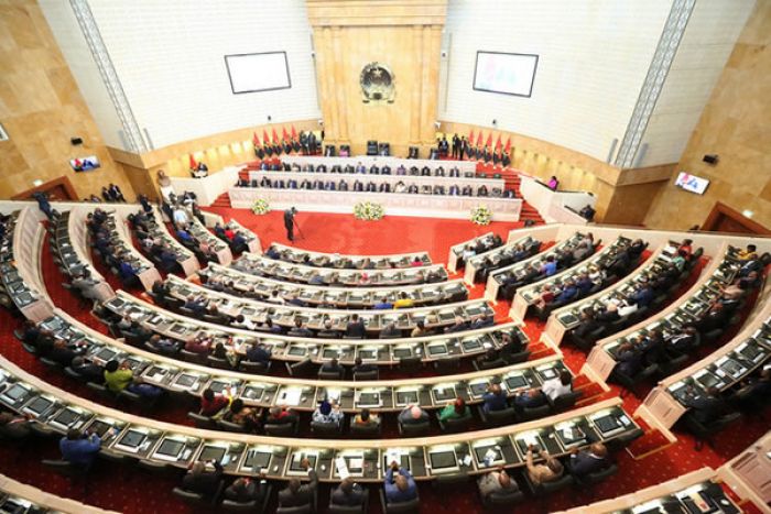 Presidente da AN e deputados vão receber bónus de Natal de quase quatro milhões de kwanzas