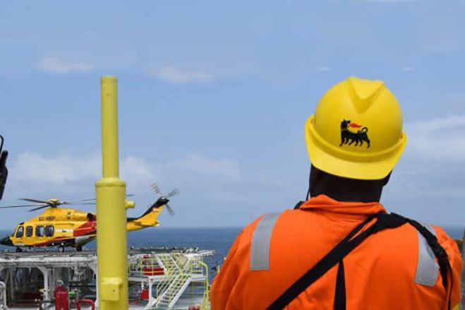 Angola 'deve' mais de 53 mil milhões dólares às petrolíferas que operam blocos em produção