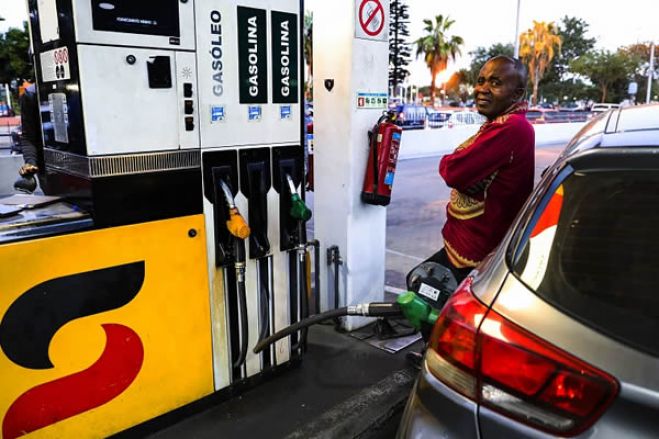 Subida dos combustíveis: Economista adivinha dias difíceis em Angola