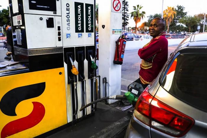 Subida dos combustíveis: Economista adivinha dias difíceis em Angola