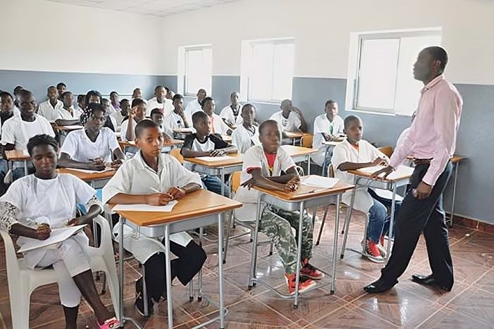 Greve geral dos professores arranca hoje em Angola e mantém escolas vazias