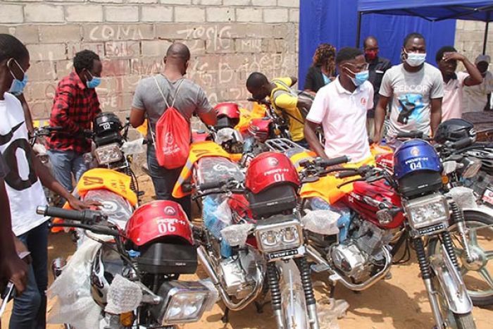 Eleições 2022: MPLA distribui motorizadas a Jovens do Kilamba Kiaxi