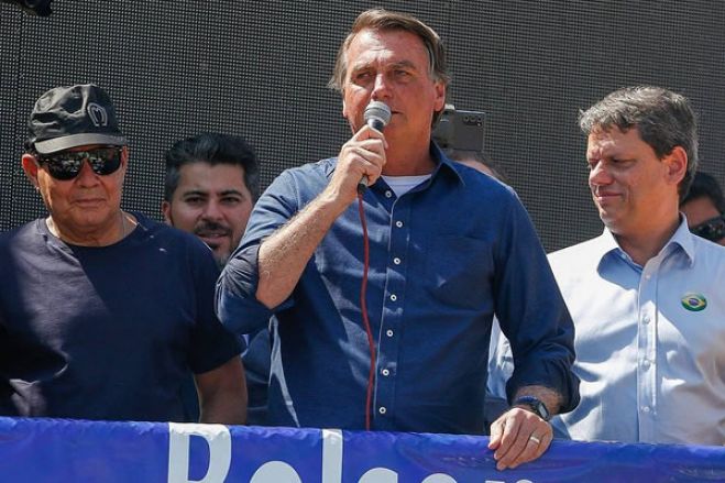 "Quem depois dos 30 continua na esquerda não tem cérebro", diz Bolsonaro