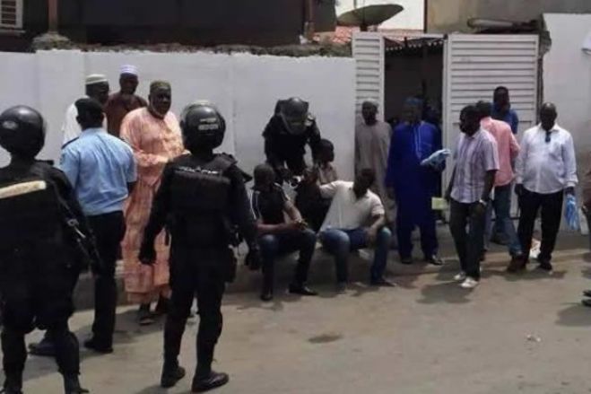 Conselho islâmico angolano "condena" aglomeração de muçulmanos em esquadra policial em Luanda