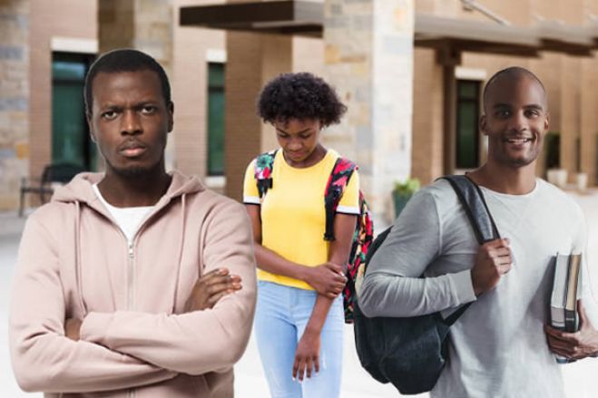 Estudantes angolanos acusam Governo de surdez face aos problemas do setor