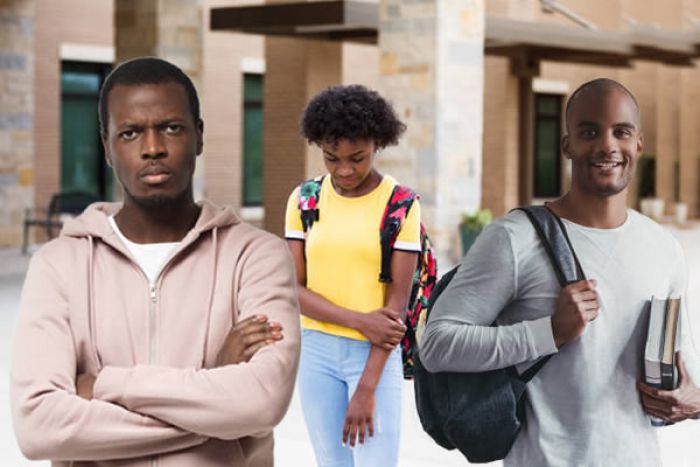 Estudantes angolanos acusam Governo de surdez face aos problemas do setor