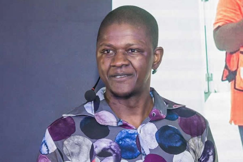 Humor em Angola é divertido desde que não se meta na política - humorista Kotingo